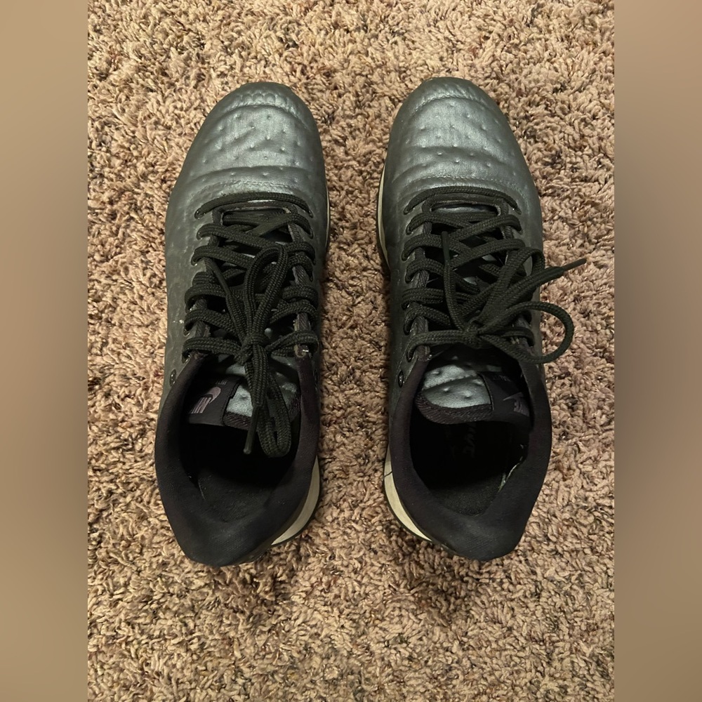 Silver Nike tennis shoes size 7.5